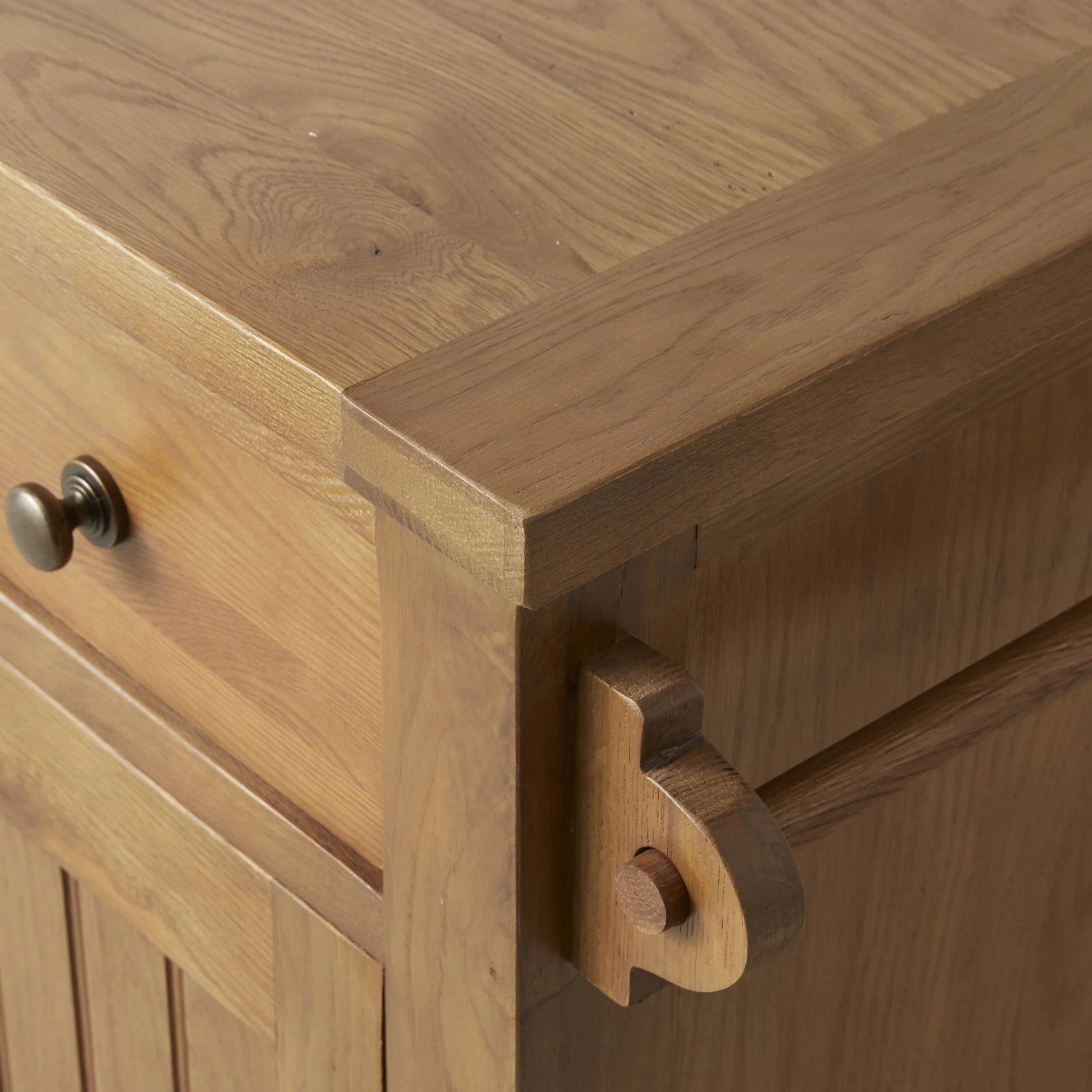 Oakford Workbench With Wine Rack - Oak Timber Top 950x580x900mm - Image 4