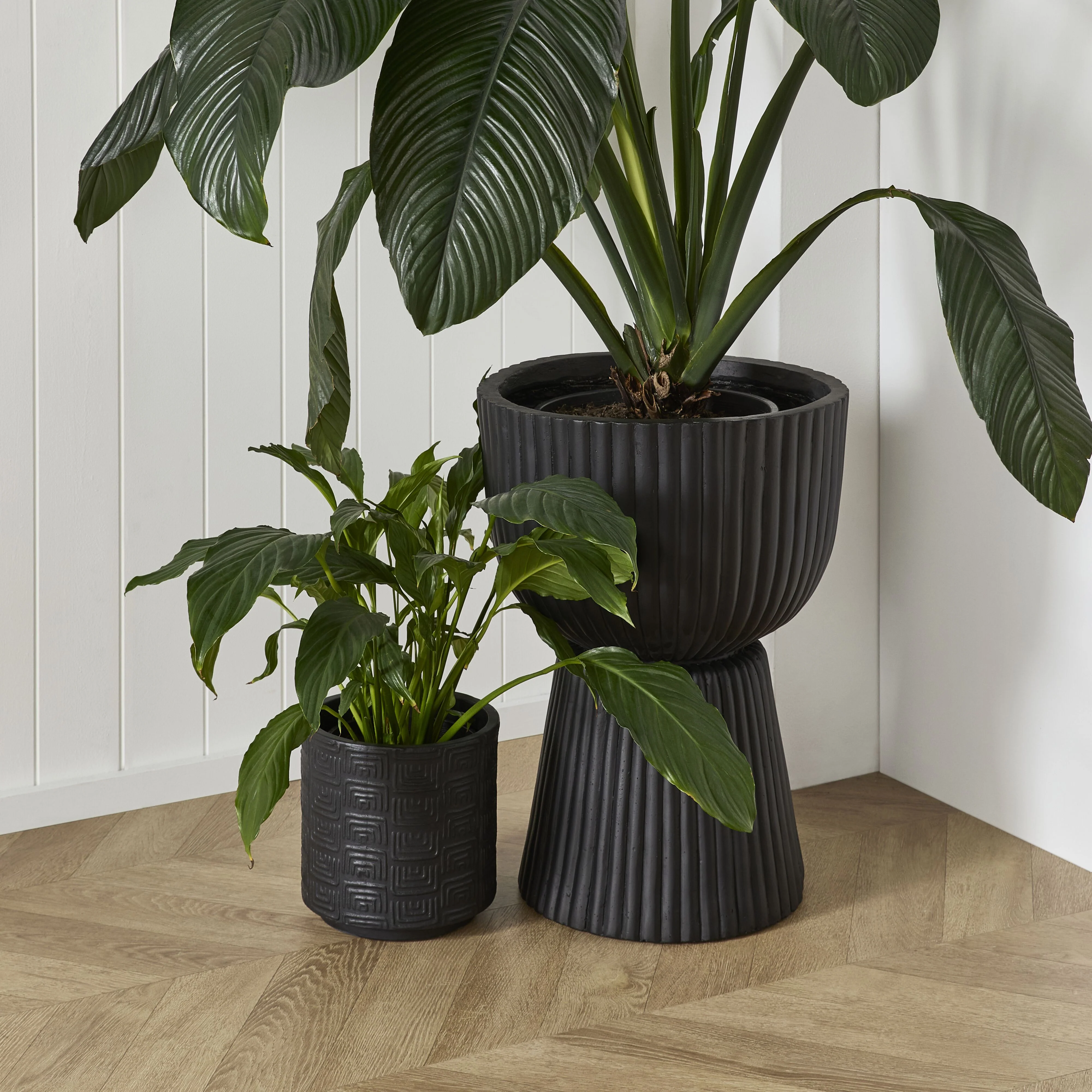 Ribbed Pedestal Urn Black 39.5x39.5x54cm - Image 5