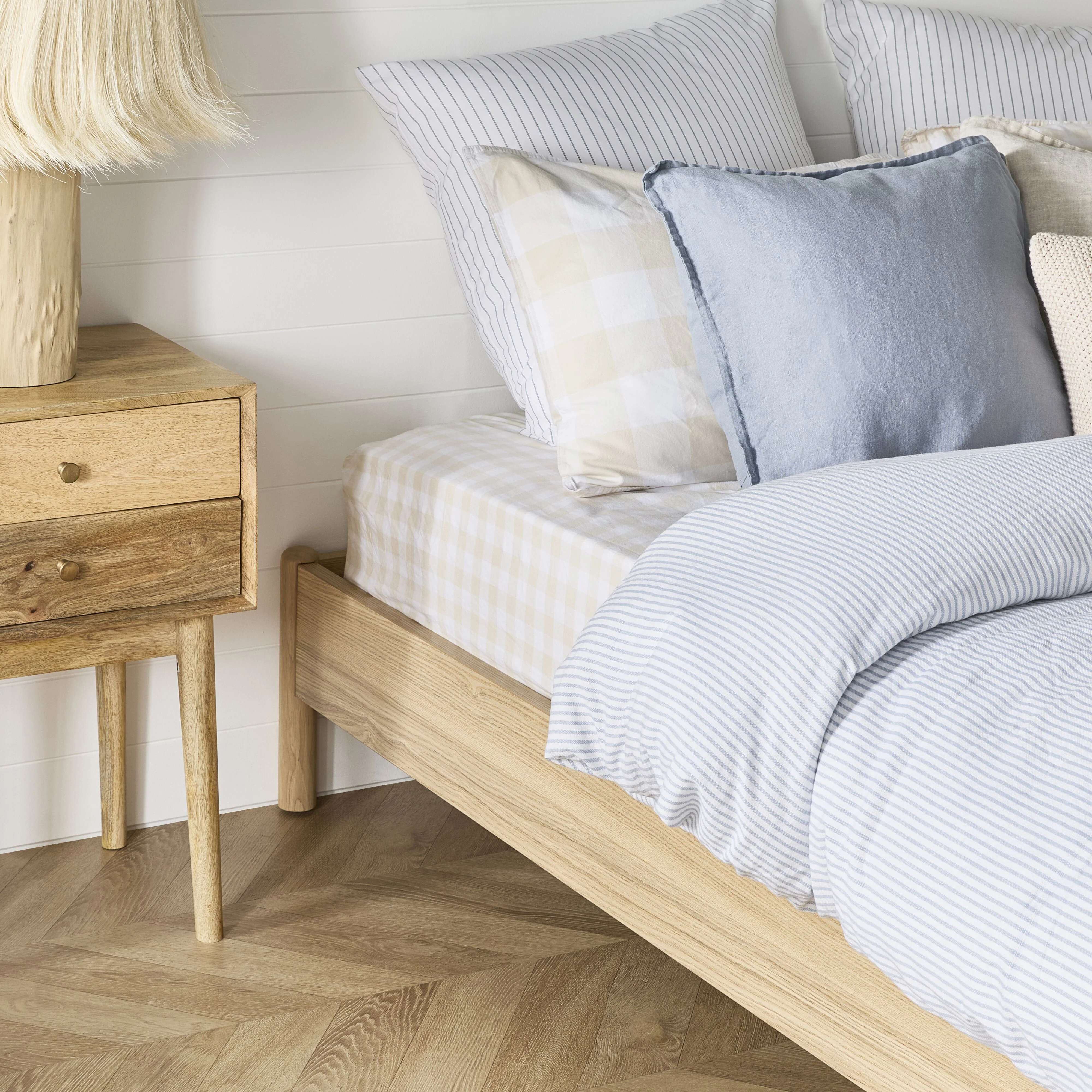 Saige Queen Bed Base - Image 9