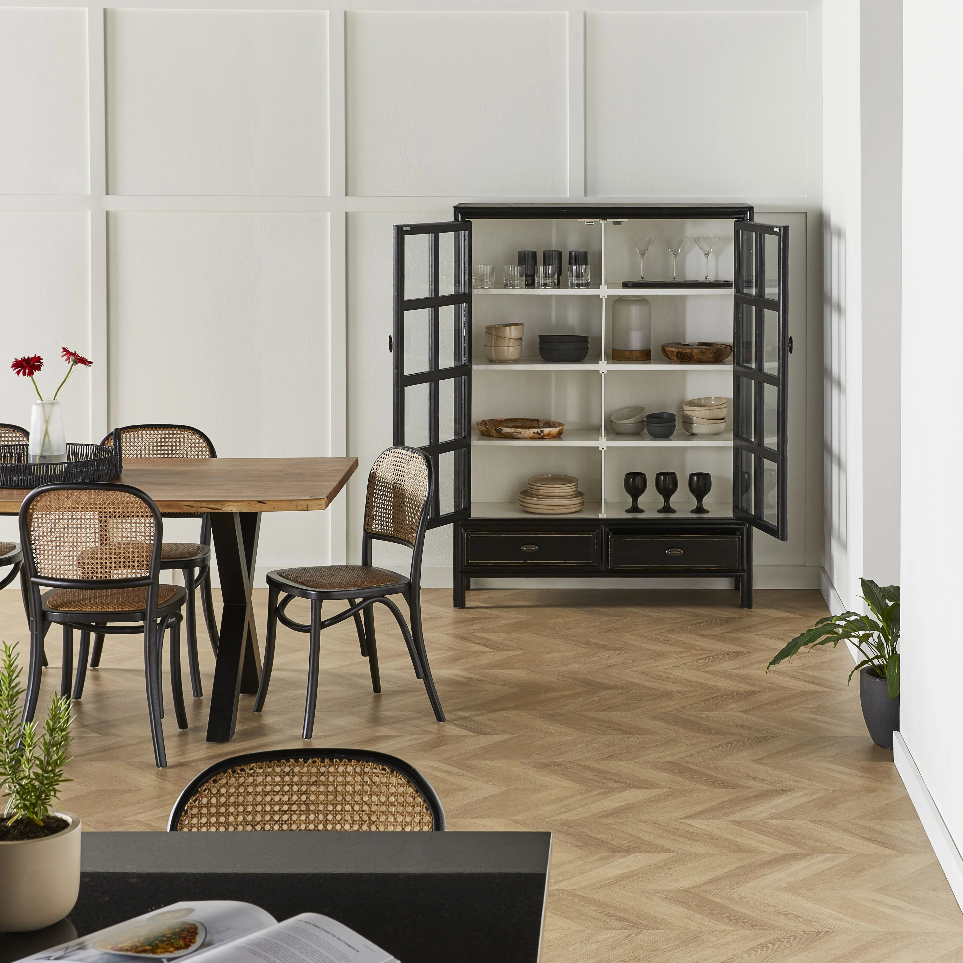 Sansha 2 Door & 2 Drawer Display Cabinet Black & White - Image 9