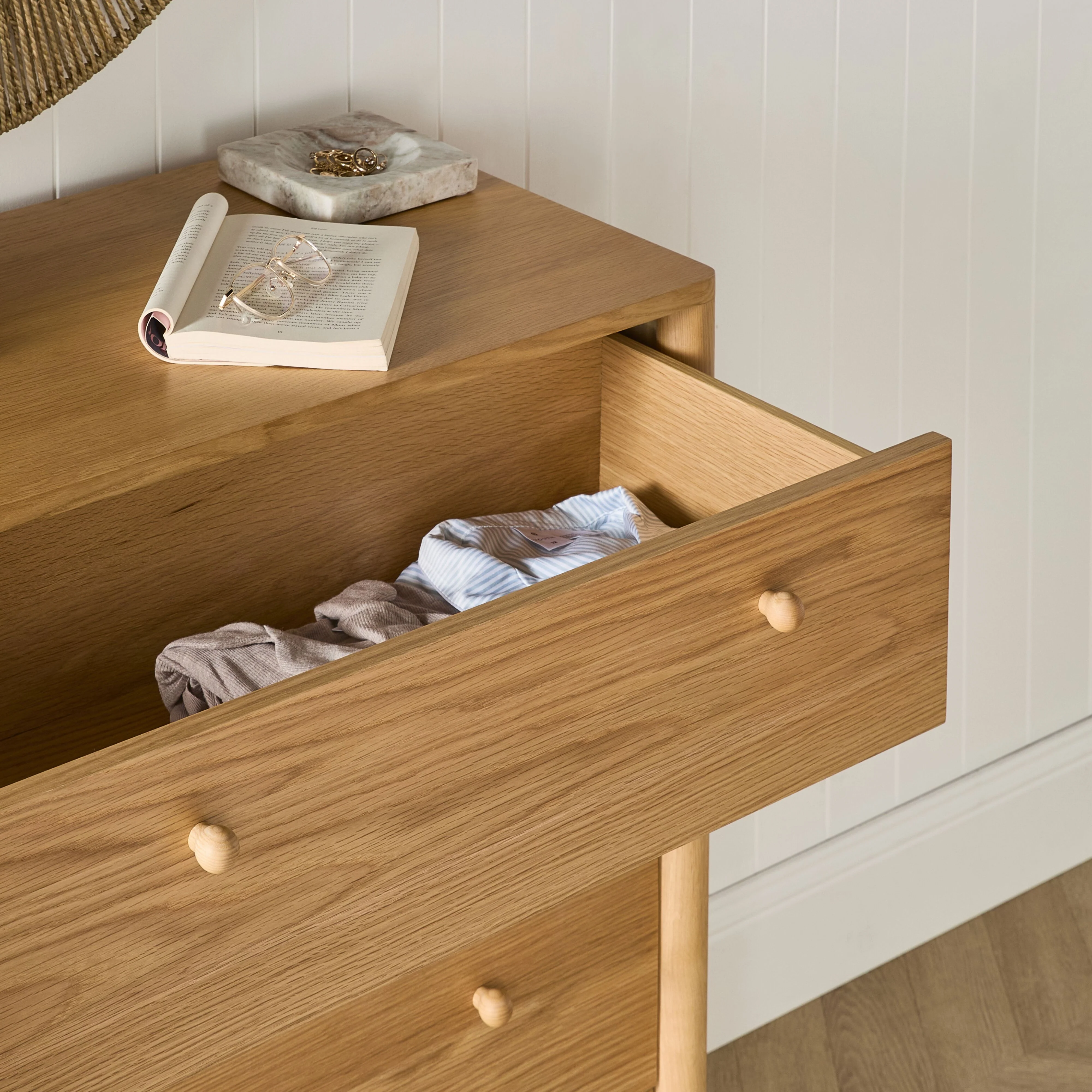 Spintara 4 Drawer Chest Light Oak - Image 11