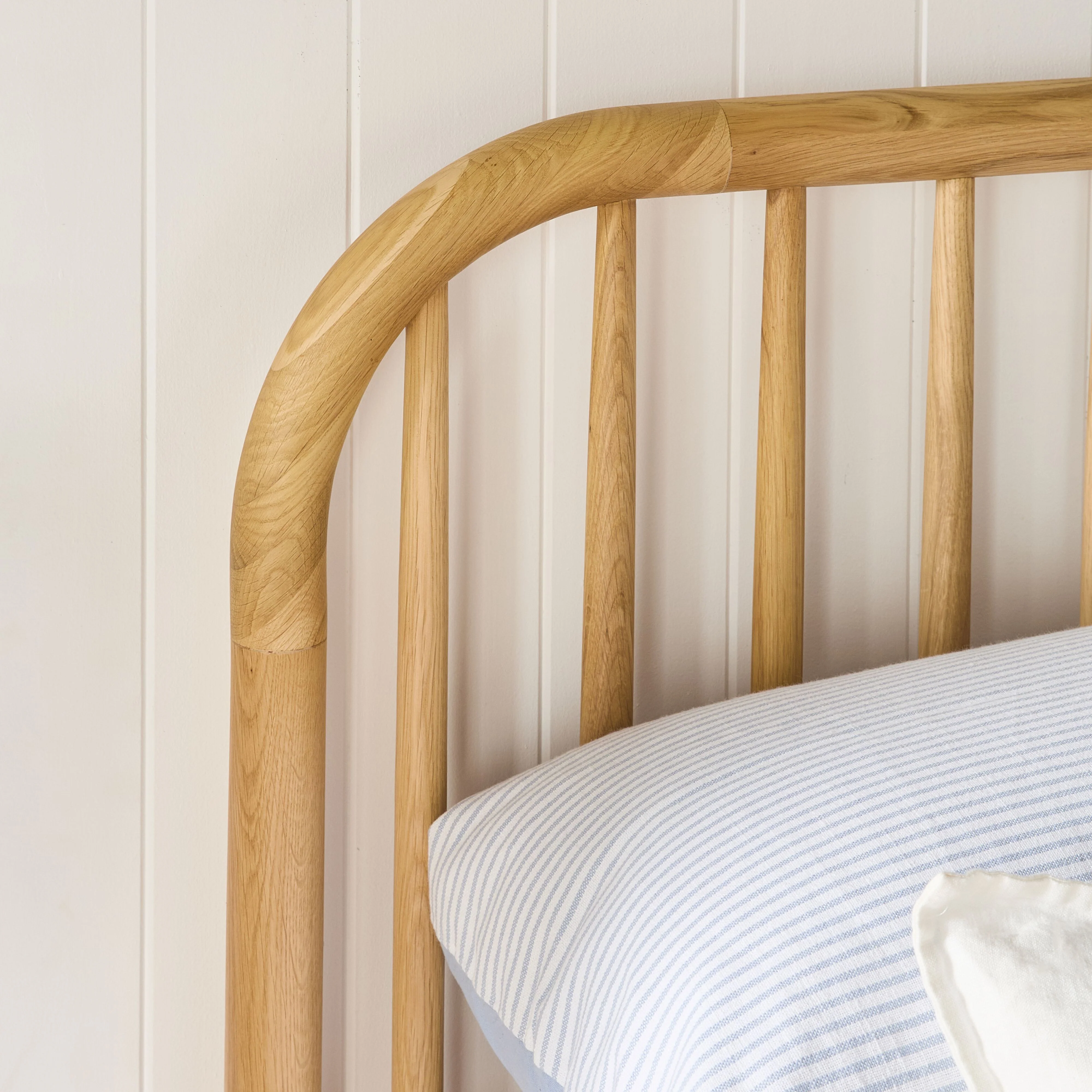 Spintara King Bed Light Oak - Image 10