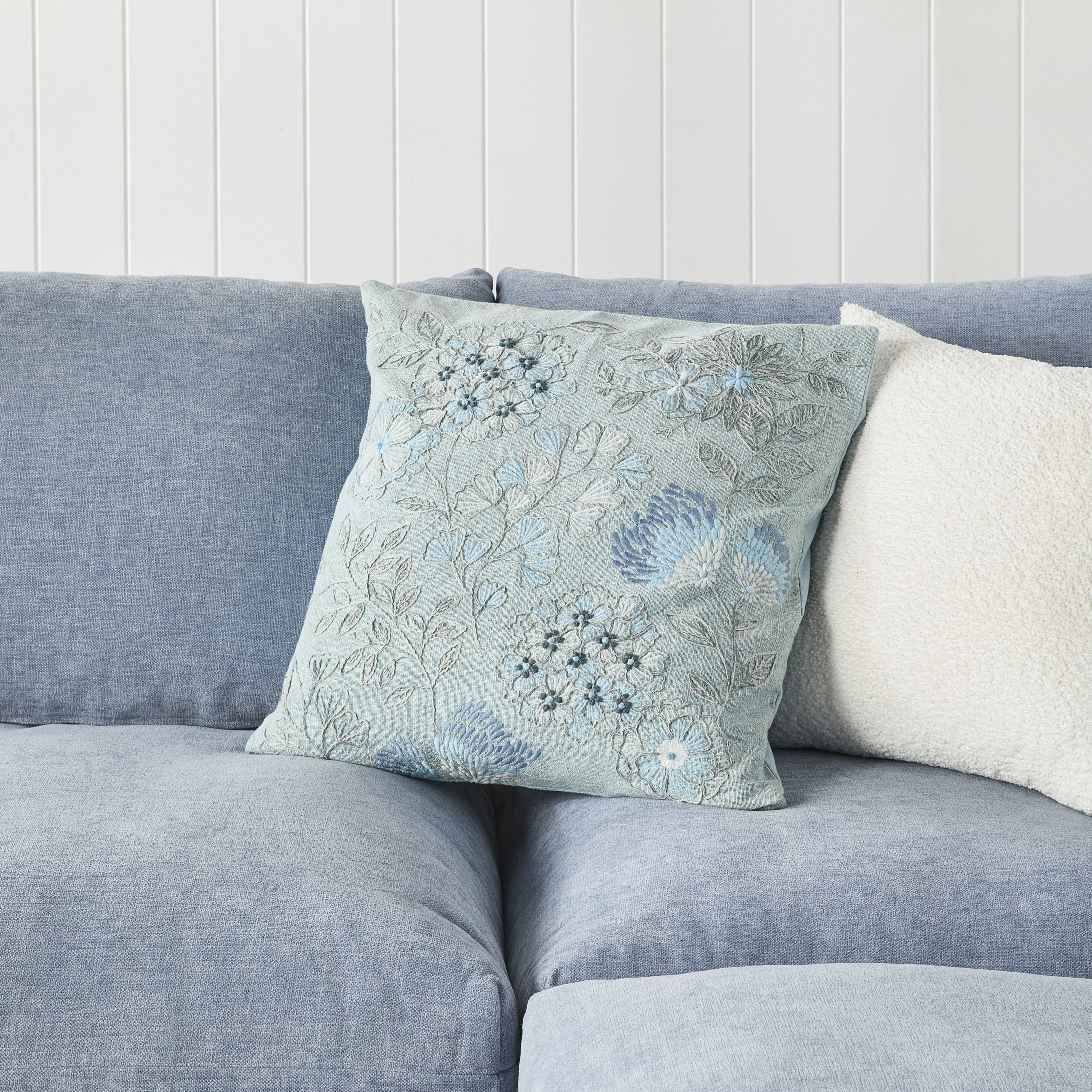Stitch Bluesy Bouquet Cushion 50x50cm - Image 4