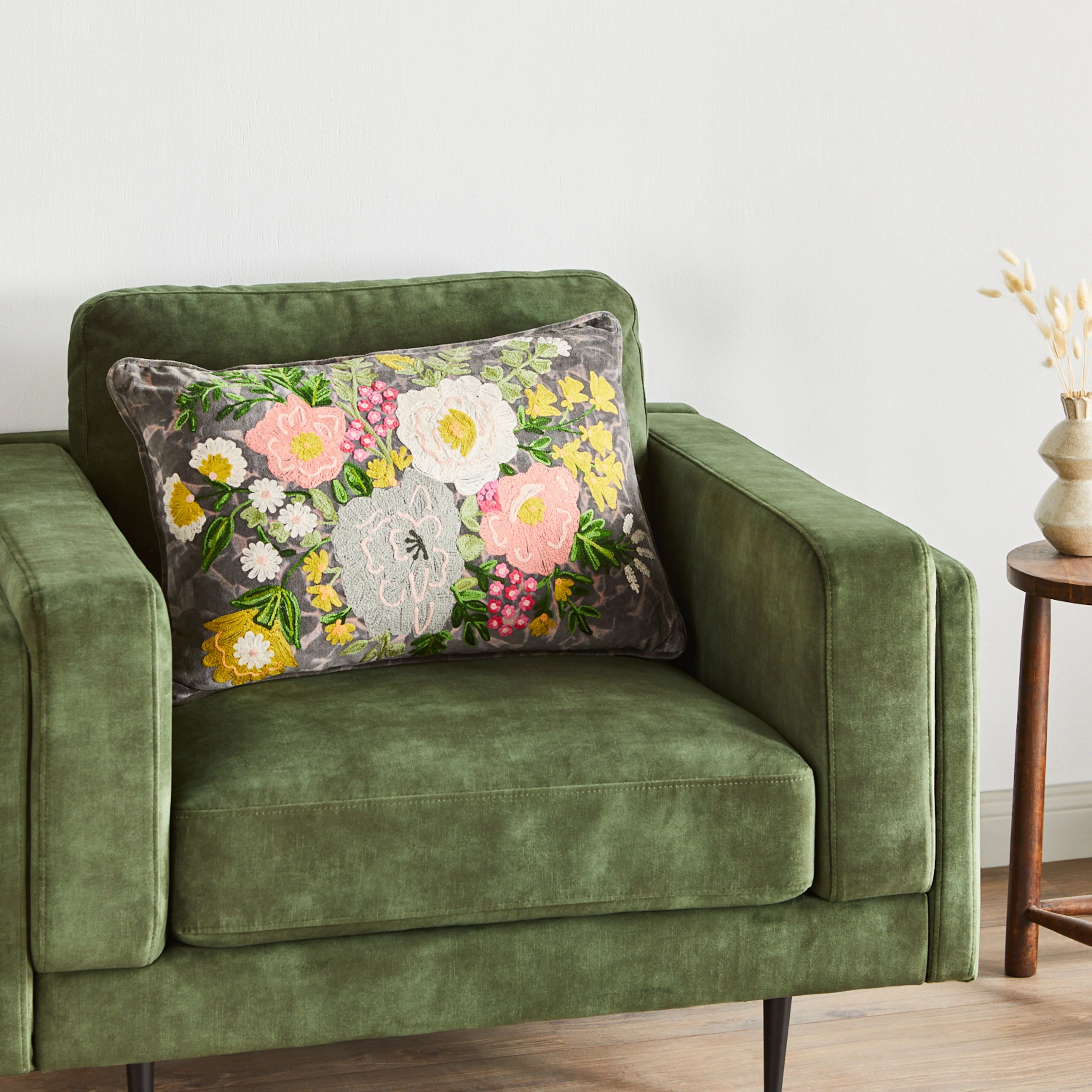 Stitch Vintage Floral Cushion 40x60cm - Image 3