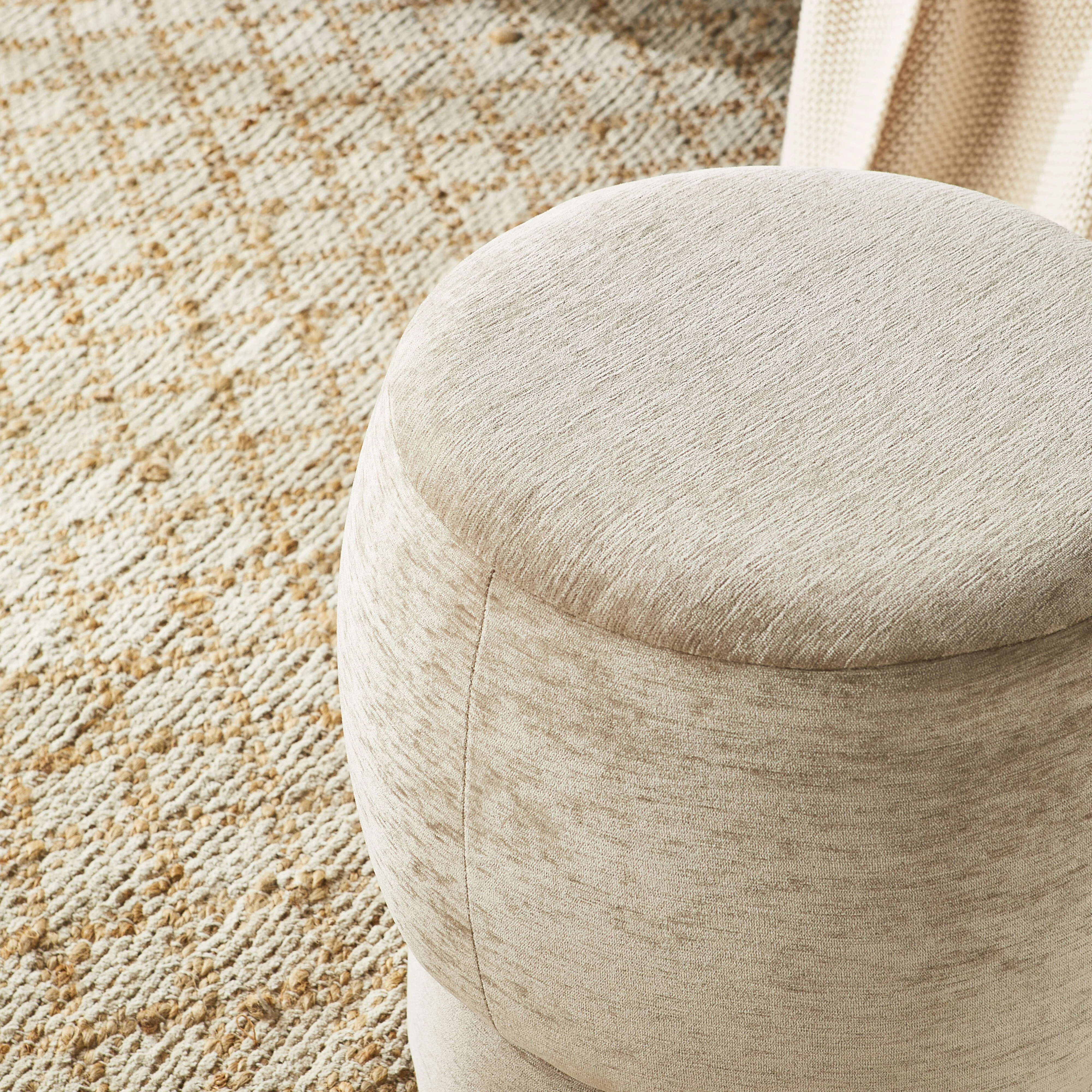 Tumbler Round Ottoman Cascade Mink - Image 4