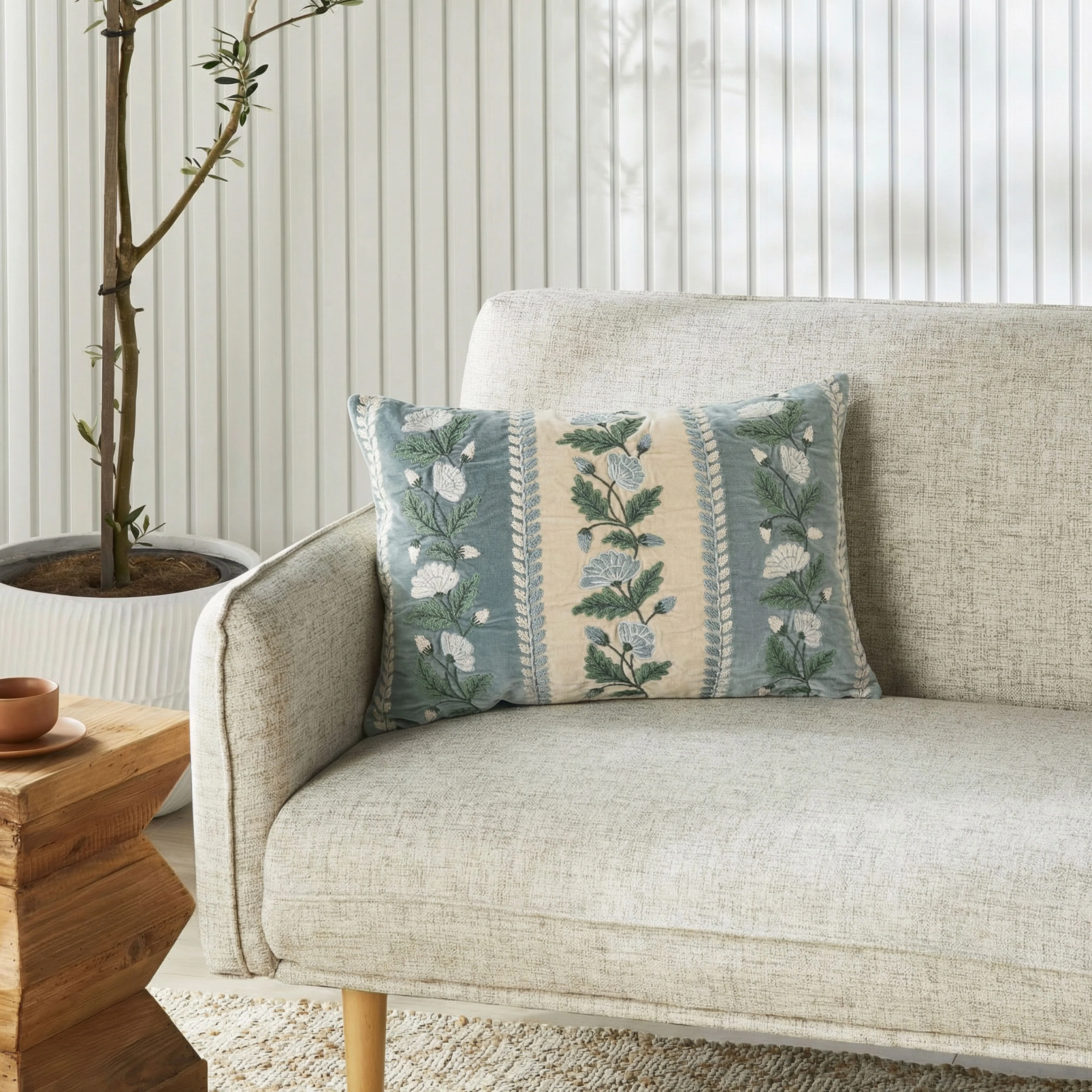 Valencia Floral Vine Cushion 40x60cm - Image 4