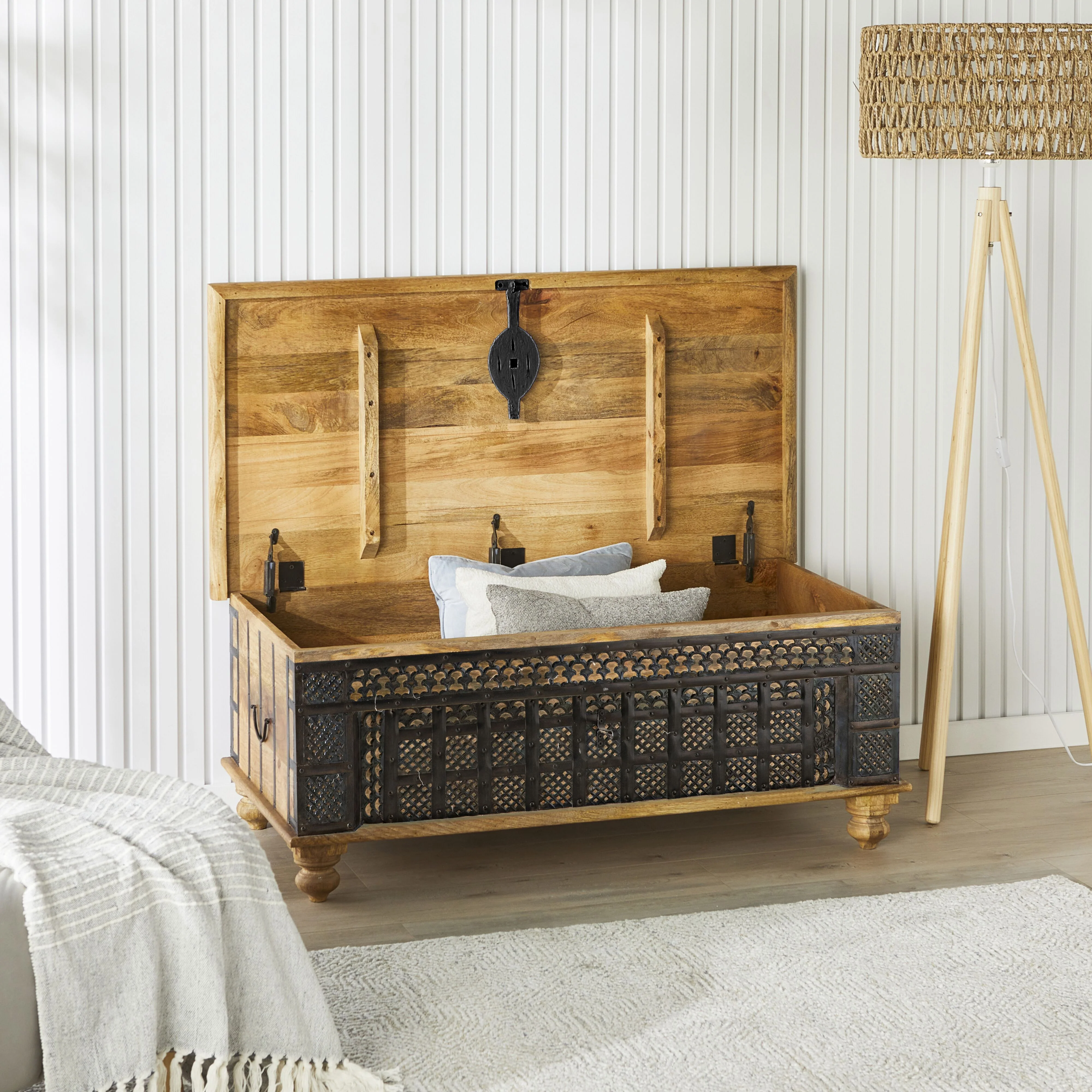 Vintage Trunk / Coffee Table Black - Image 8
