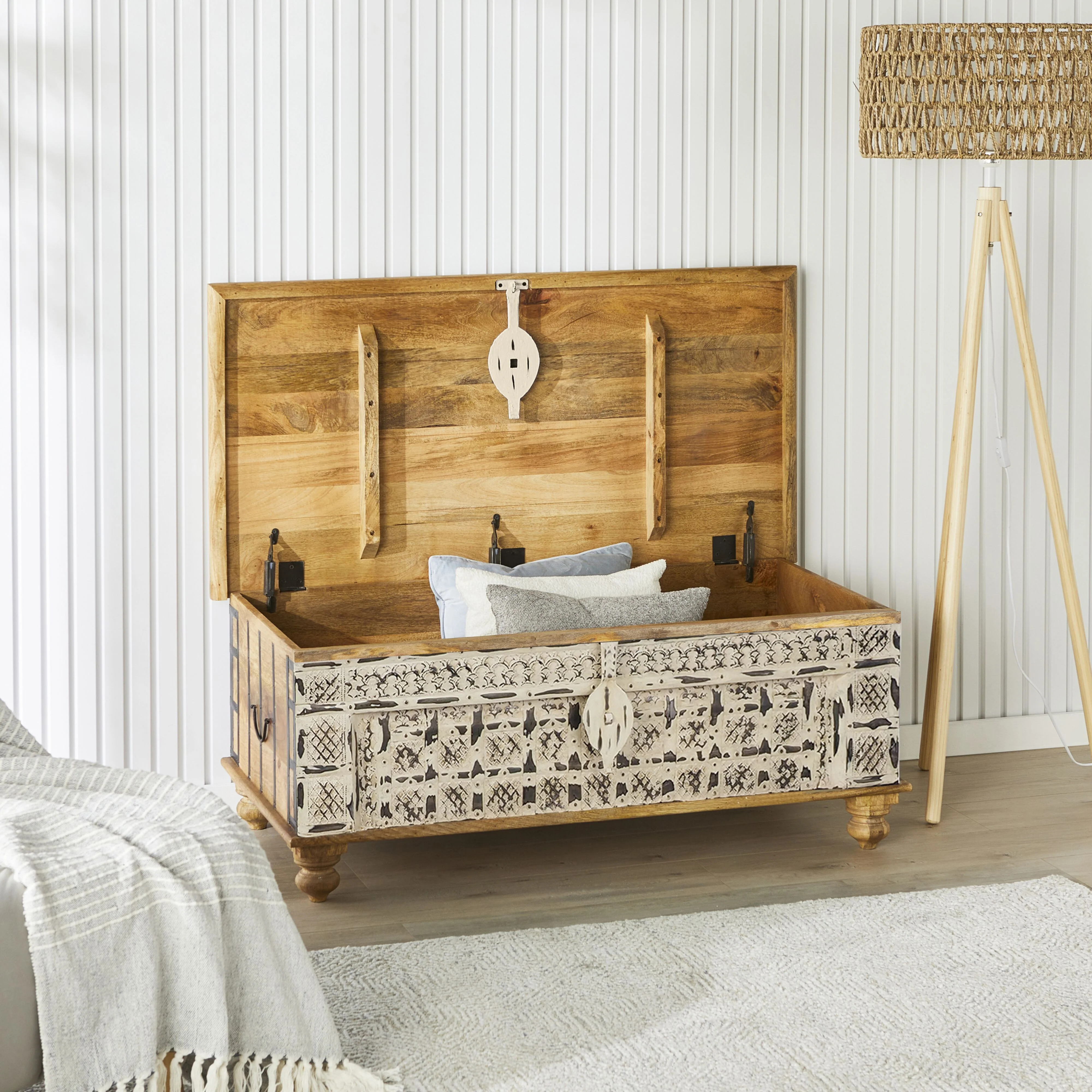 Vintage Trunk / Coffee Table Washed White - Image 5